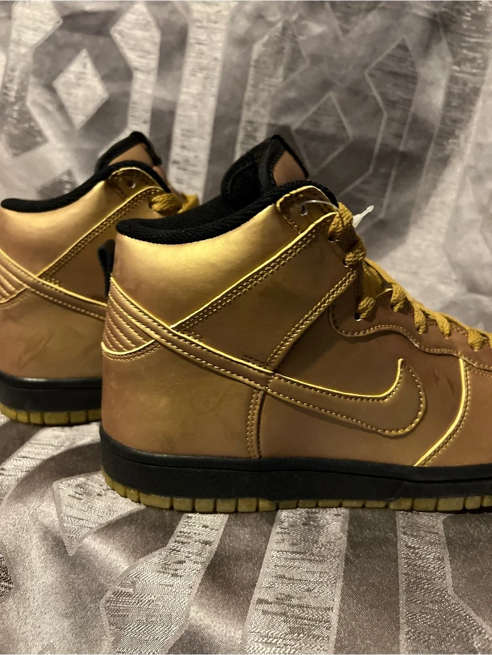 VTG 2004 Nike Dunk High Olympic Metallic Gold Black 308348-771 Size 7.5 NEW